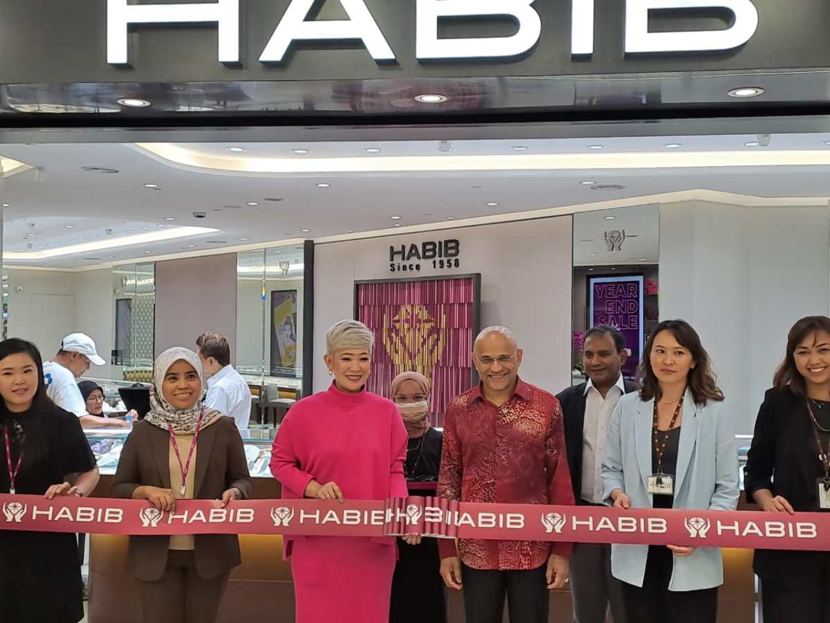 Habib Jewels lancar wajah baharu cawangannya di Aeon Alpha Angle